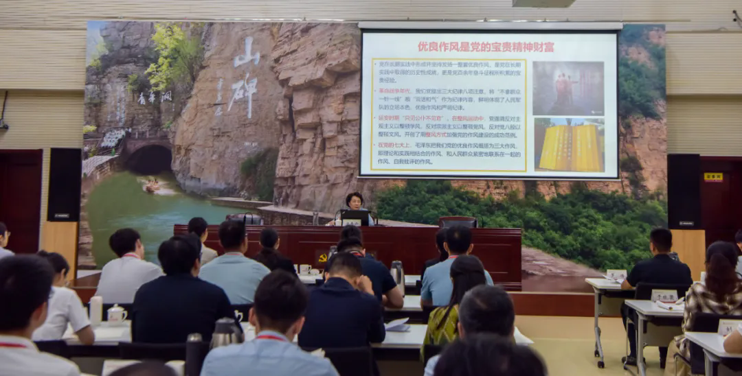 中央编办年轻干部党性党风党纪教育培训班在我院举办