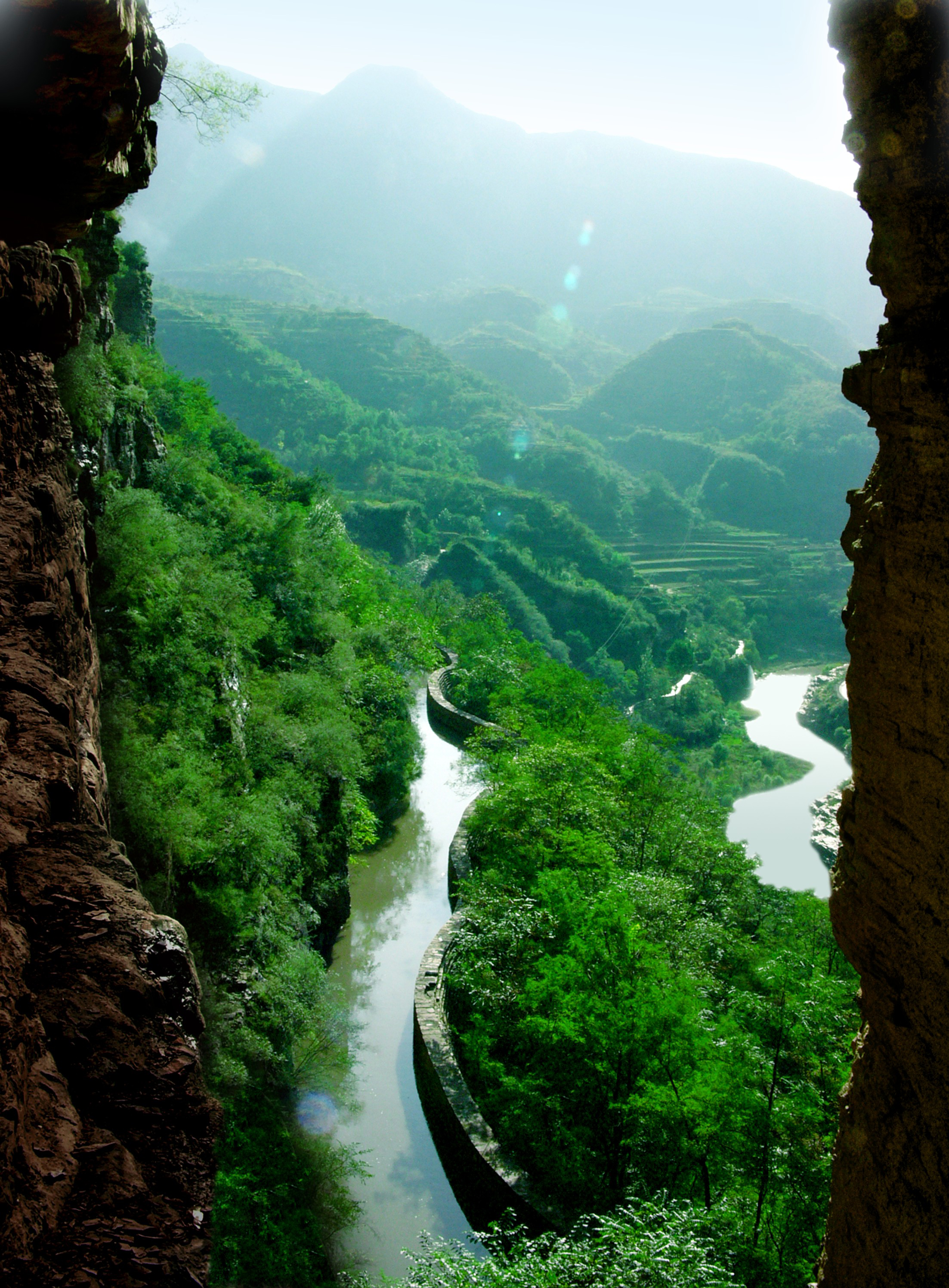 红旗渠精神的实践生成、精神内核及情感意蕴